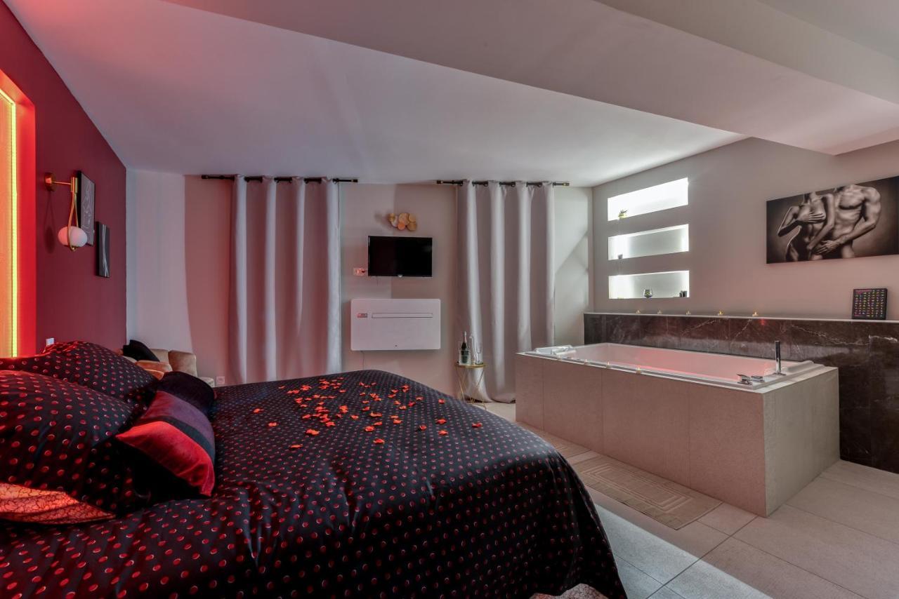 Les Gites De Laure - O Lit Divin, Instant De Volupte, Balneo Sauna, Climatisation, Netflix, 160M De La Cite Medievale Carcassonne Exterior photo