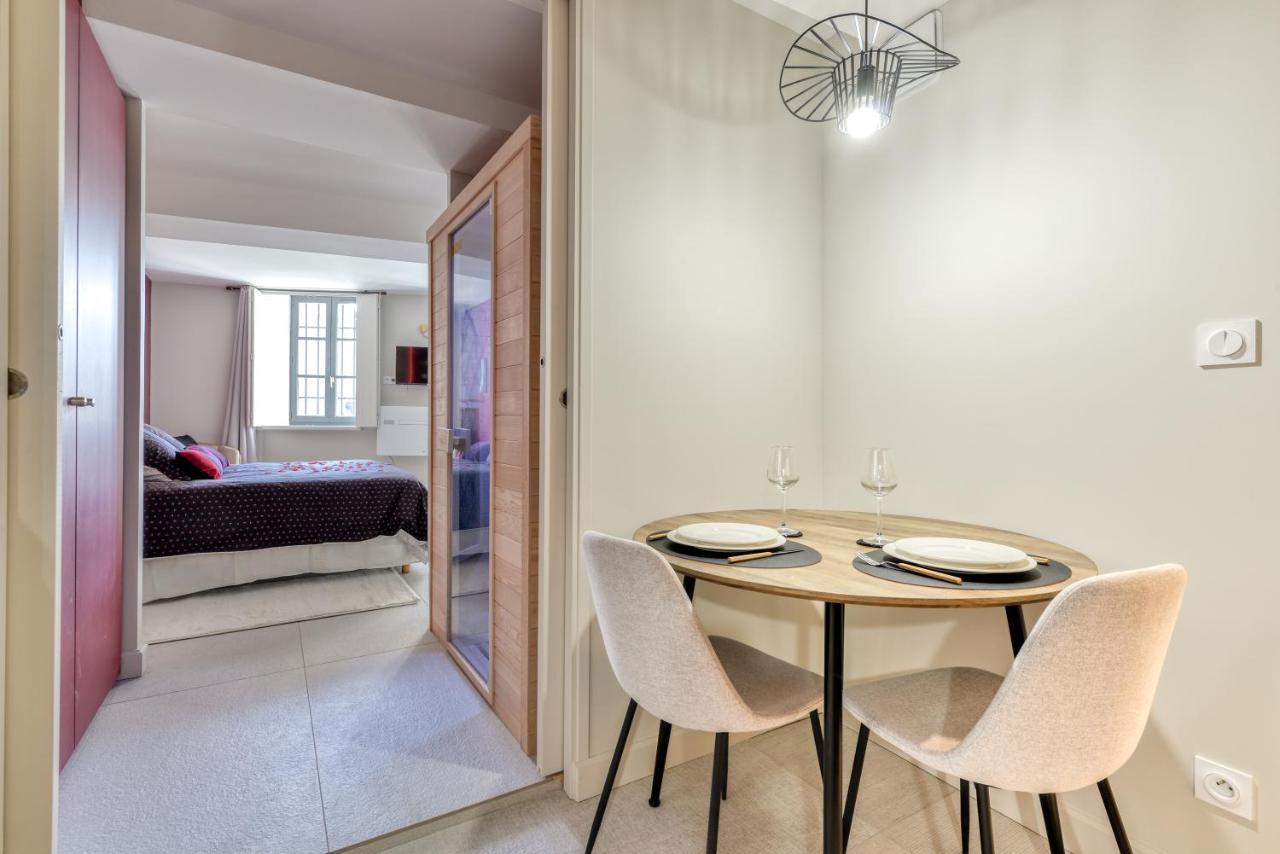 Les Gites De Laure - O Lit Divin, Instant De Volupte, Balneo Sauna, Climatisation, Netflix, 160M De La Cite Medievale Carcassonne Exterior photo