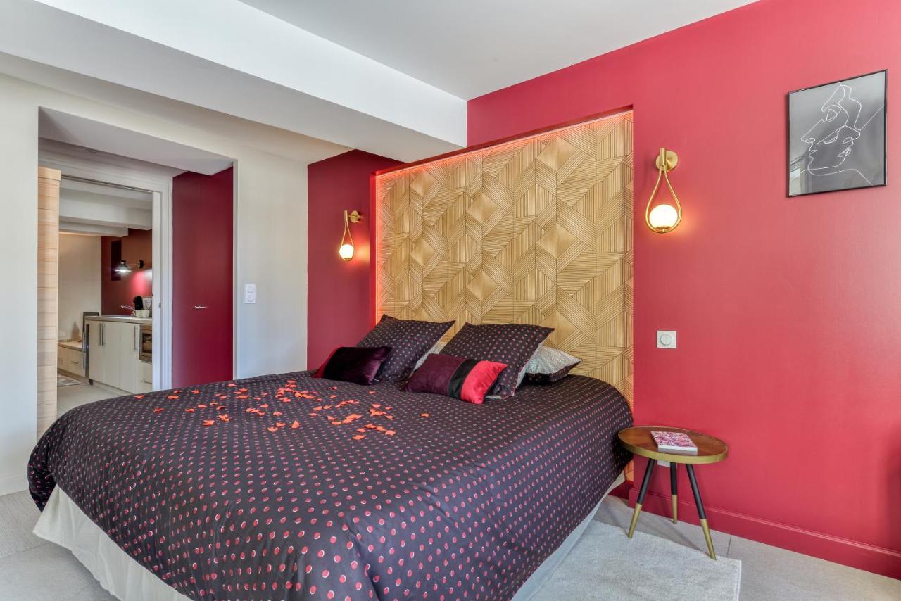 Les Gites De Laure - O Lit Divin, Instant De Volupte, Balneo Sauna, Climatisation, Netflix, 160M De La Cite Medievale Carcassonne Exterior photo